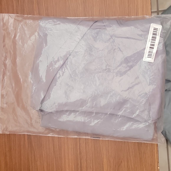 Scrup Top For Doctor, Nurse, Dentist. 2 Pockets Vneck, 21" pit to pit - Picture 9 of 9